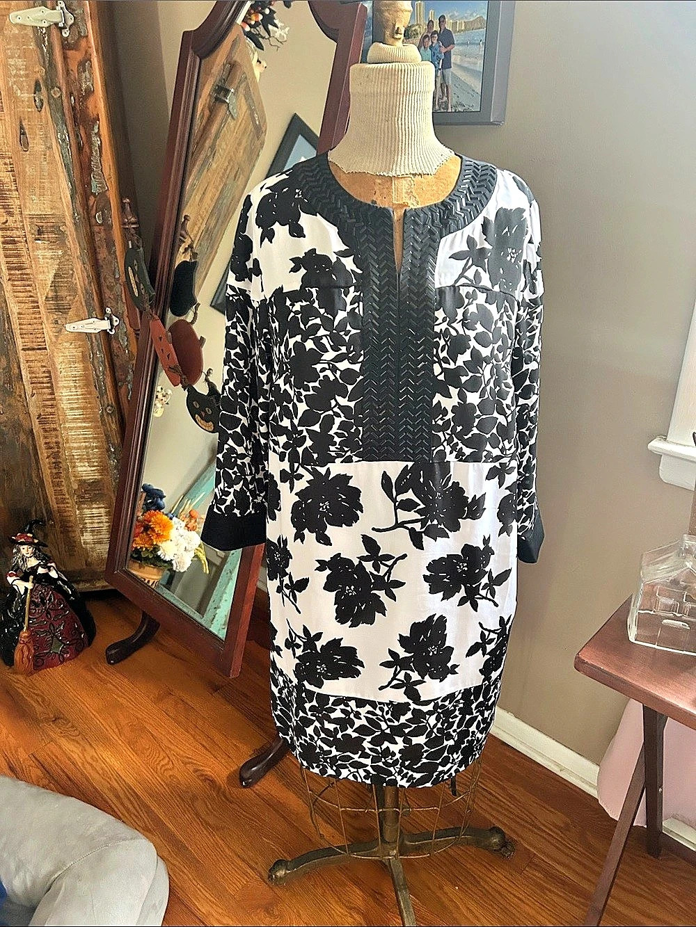 Michael Kors Floral Mini Dress in Black & White Size 6/Small - Like New